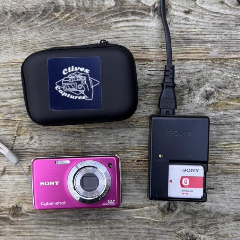 Sony Cybershot DSC W220 12.1 MP Pink - Image 2