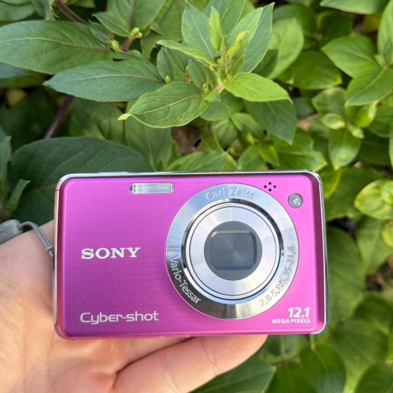 Sony Cybershot DSC W220 12.1 MP Pink - Image 4