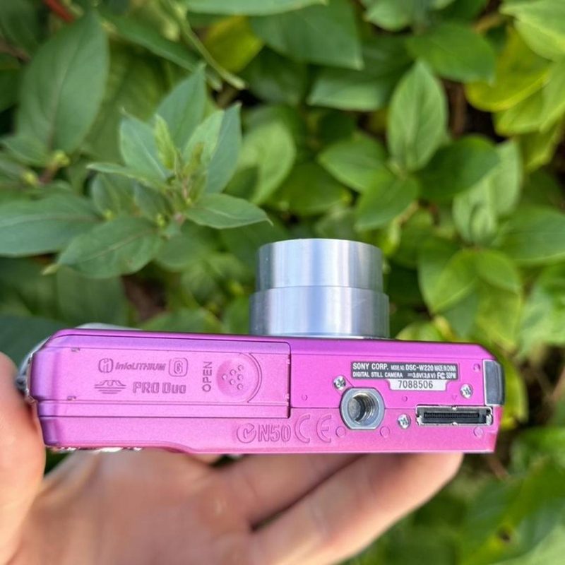 Sony Cybershot DSC W220 12.1 MP Pink - Image 6