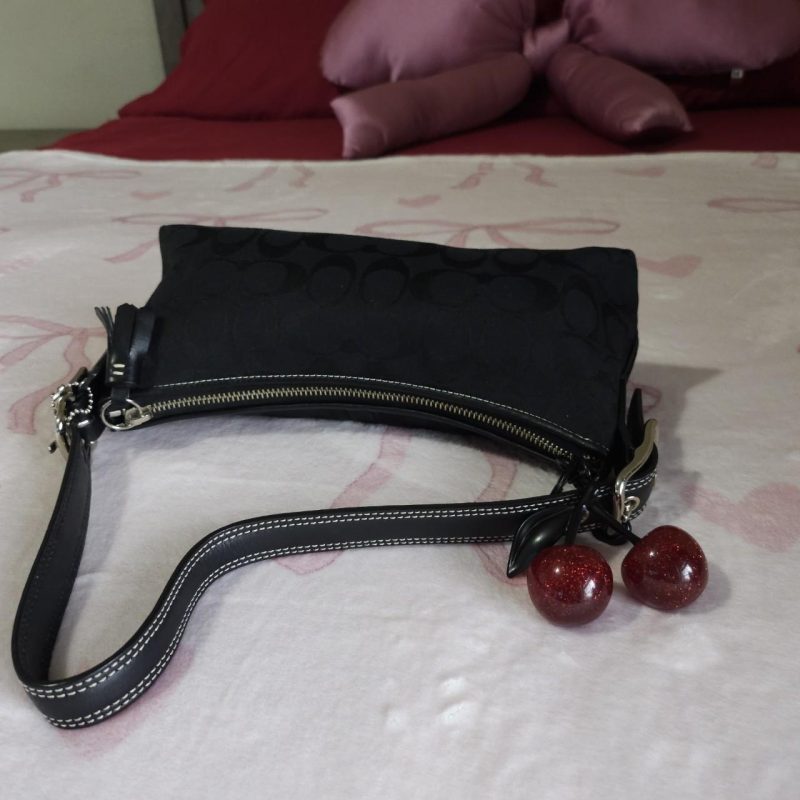 Vintage Y2K Black Signature Cs East West Shoulder Bag Baguette - Image 4