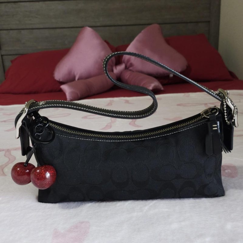 Vintage Y2K Black Signature Cs East West Shoulder Bag Baguette - Image 7