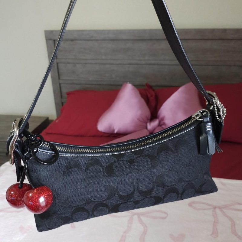 Vintage Y2K Black Signature Cs East West Shoulder Bag Baguette - Image 2