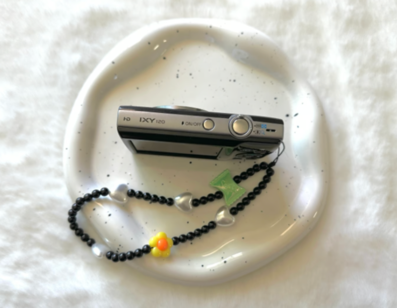 Canon ixy120 digital camera - Image 3
