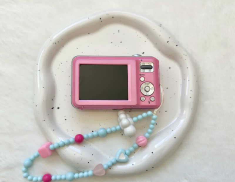 Samsung pink ES65 digital camera - Image 2