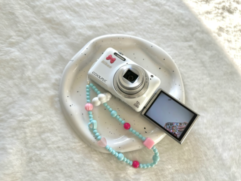 Nikon white coolpix s6600 flip screen digital cameras - Image 7