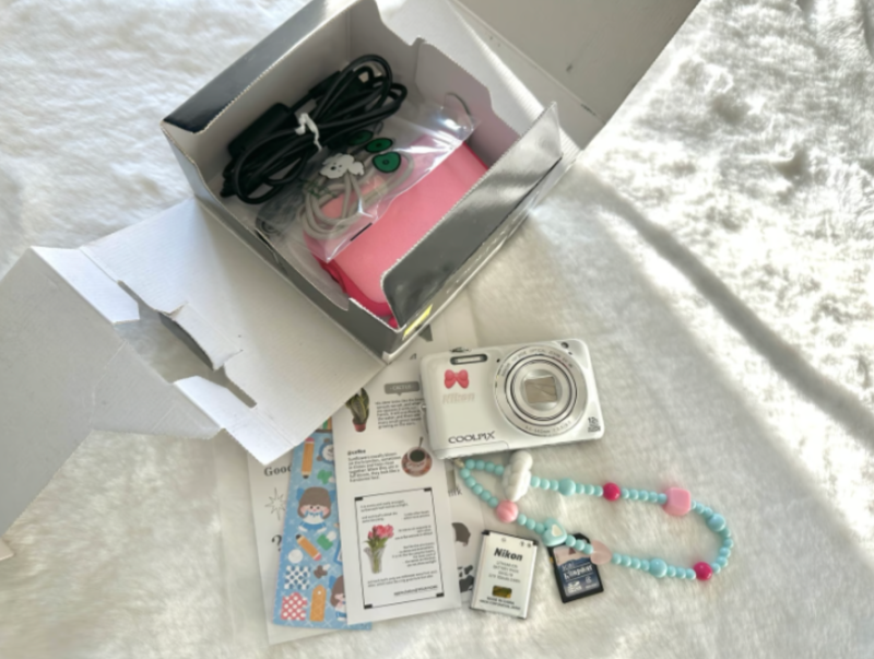 Nikon white coolpix s6600 flip screen digital cameras - Image 8