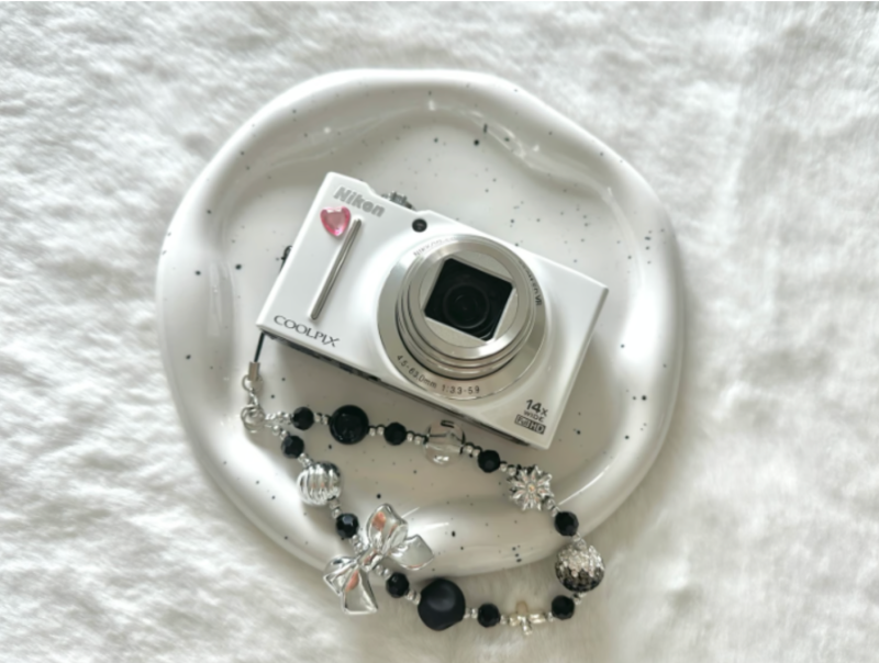 Nikon white coolpix s8200 digital camera - Image 2