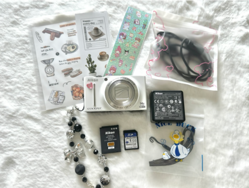 Nikon white coolpix s8200 digital camera - Image 6