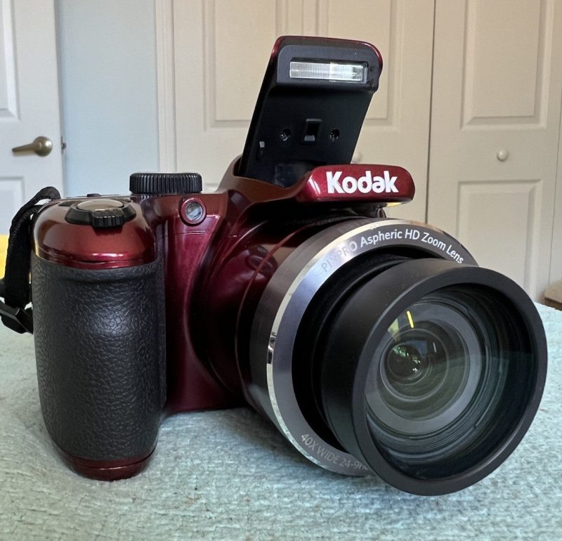 📸 Kodak PixPro AZ401 Digital Camera – Red | Pre-Owned Bundle - Image 2