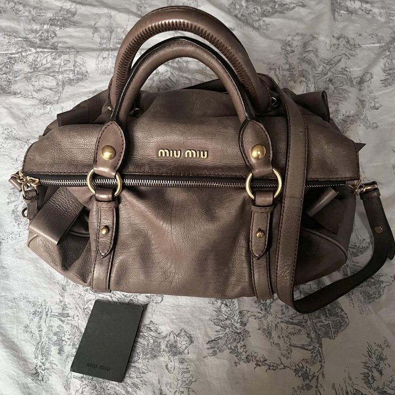 Authentic Miu Miu Purple Grey Leather Vitello Lux Bow Bag In Gold Hardware With Removable Strap - Image 2