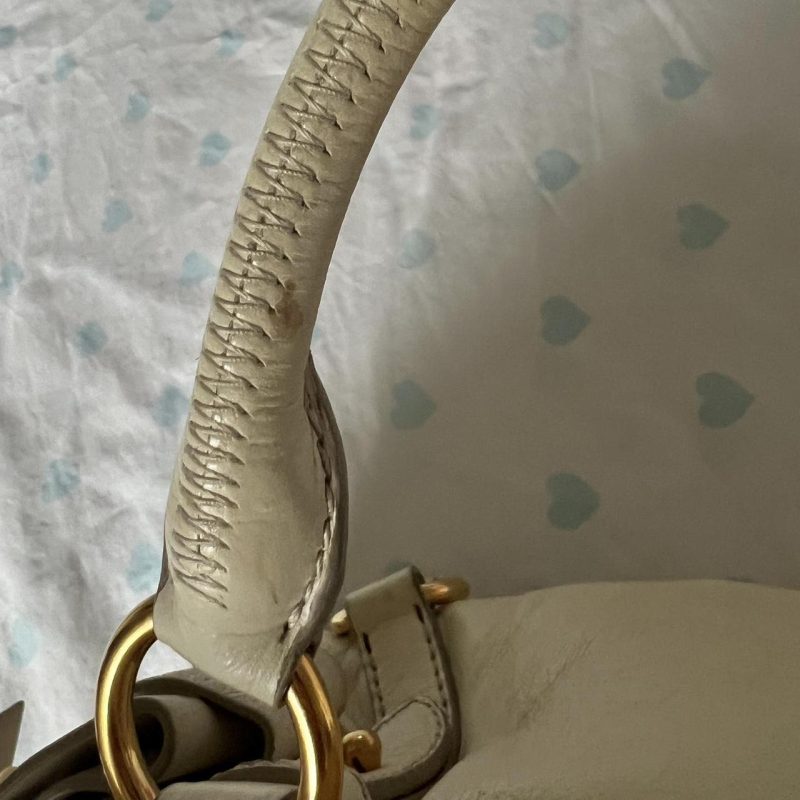Authentic Cream Miu Miu Vitello Lux Bow Bag With Gold Hardware - Image 2