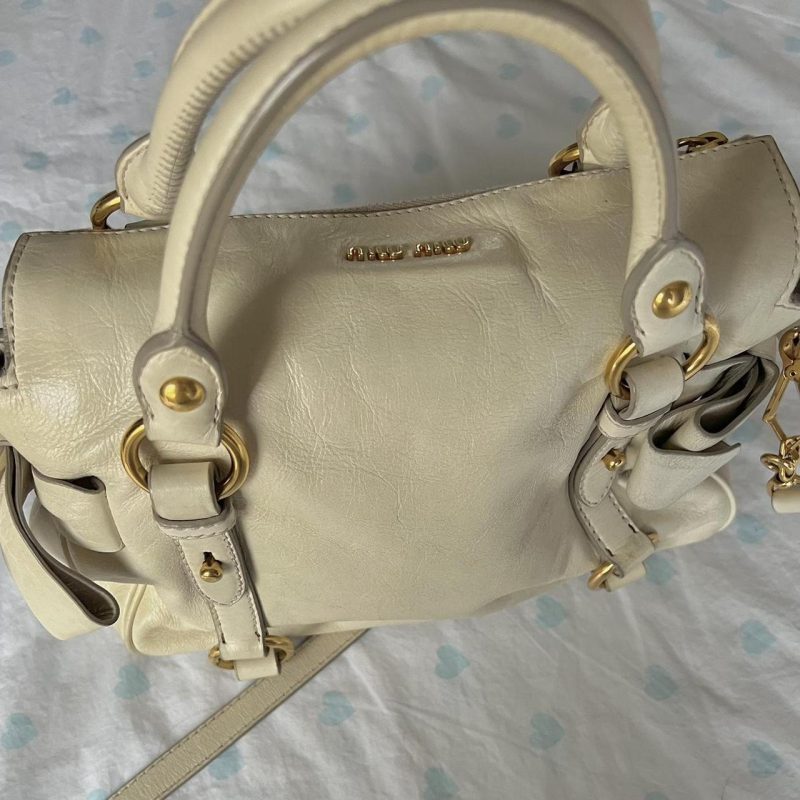 Authentic Cream Miu Miu Vitello Lux Bow Bag With Gold Hardware - Image 3