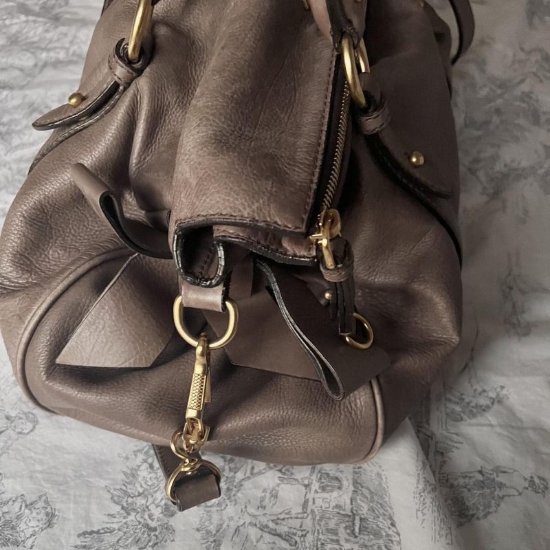 Authentic Miu Miu Purple Grey Leather Vitello Lux Bow Bag In Gold Hardware With Removable Strap - Image 5
