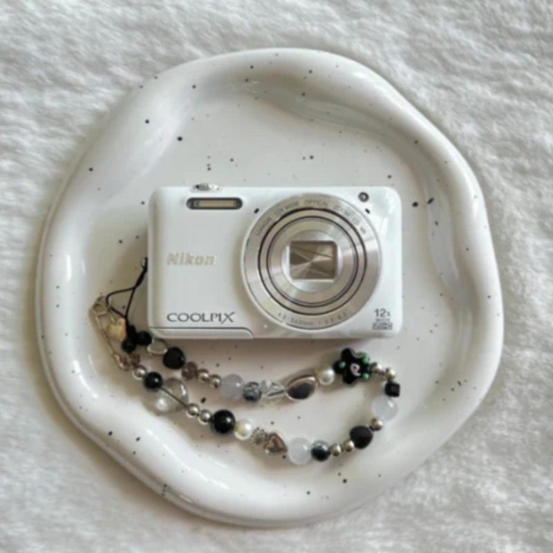Nikon Coolpix S6600 Digital Camera with Flip...