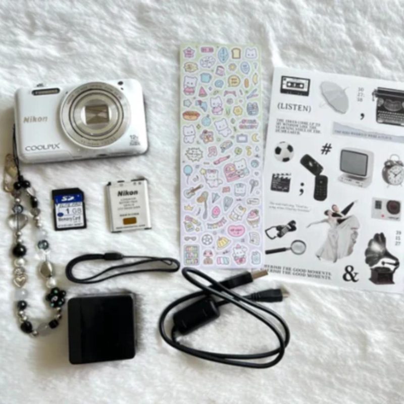 Nikon Coolpix S6600 Digital Camera with Flip... - Image 5