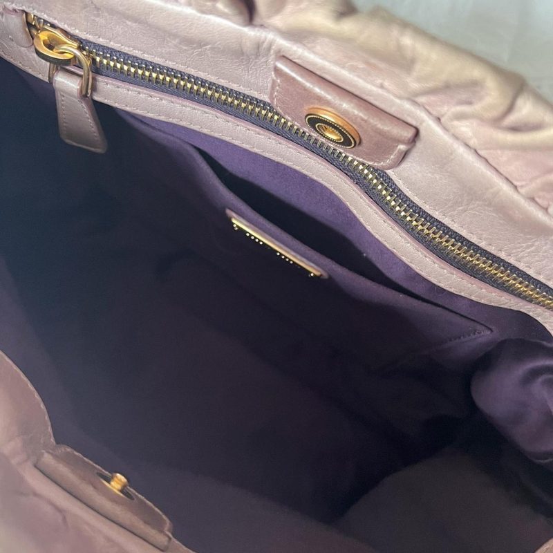 Gorgeous Authentic Dusty Pink Miu Miu Vitello Bag With Gold Hardware - Image 5