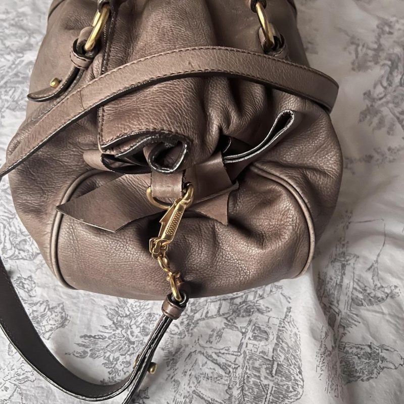 Authentic Miu Miu Purple Grey Leather Vitello Lux Bow Bag In Gold Hardware With Removable Strap - Image 4