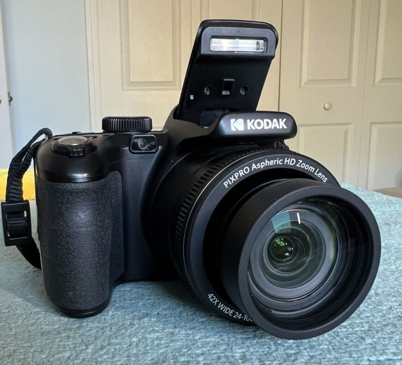 📸 Kodak PIXPRO AZ425 Digital Camera (Black) – Mint Pre-Owned Bundle - Image 2